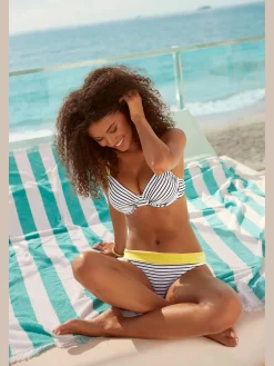 Venice Beach Maillots De Bain<Bas de maillot de bain design rayé avec ceinture contrastée