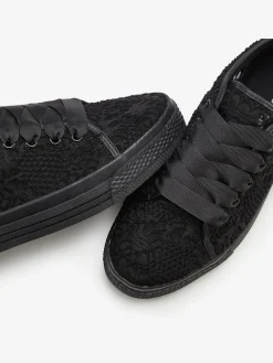 LASCANA Baskets<Baskets sneakers avec dentelle tendance et semelle compensée légère