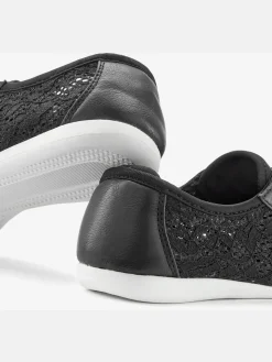 LASCANA Baskets<Baskets sneakers faciles à enfiler avec détails en dentelle tendance