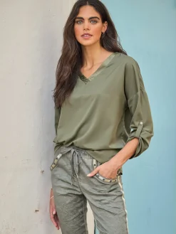 Mandarin Chemisiers<Chemisier encolure en v chevauchante en satin brillant