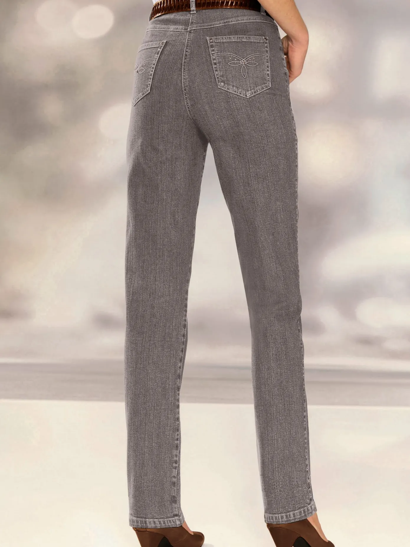 Pantalons<Jean broderie décorative sur les poches arrières