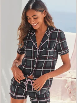 s.Oliver Pyjamas<Élégant pyjama court avec motif sur toute la surface