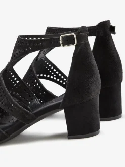 LASCANA Sandales<Sandales à brides découpes tendance et talon bottier confortable