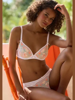 LASCANA Culottes<Slip féminin avec accessoire filigrane et petit nœud décoratif au centre devant