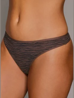 LASCANA Strings|Culottes<String finitions élastiques et plates à la taille et aux échancrures