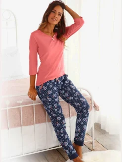 H.I.S Pyjamas<Superbe pyjama aux détails dentelle de .