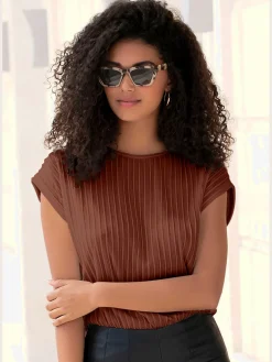 LASCANA T-Shirts<T-shirt à manches courtes encolure haute