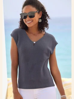 LASCANA T-Shirts<T-shirt à manches courtes encolure en v avec petite fente et perle décorative