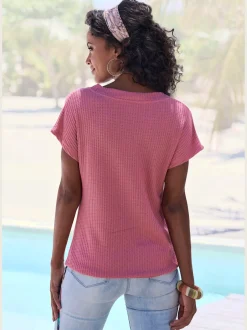 LASCANA T-Shirts<T-shirt à manches courtes patte de boutonnage fantaisie tendance et boutons imitation corne