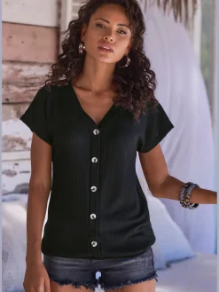 LASCANA T-Shirts<T-shirt à manches courtes patte de boutonnage fantaisie tendance et boutons imitation corne