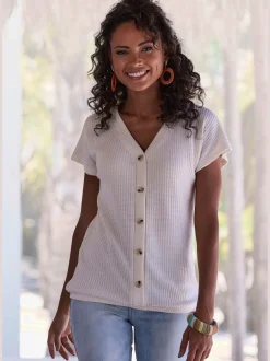 LASCANA T-Shirts<T-shirt à manches courtes patte de boutonnage fantaisie tendance et boutons imitation corne